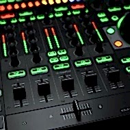 Roland DJ-808 DJ Kontrol Ünitesi