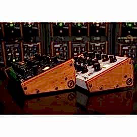 Moog Minitaur analog synthesizer modeli için tasarlanmış ahşap yan panel kiti