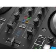 Native Instruments Traktor Kontrol S2 MK3 ile her yerde müzik çalın. 2 kanal DJ sistemi + Traktor pro 3 yazılımı dahil.